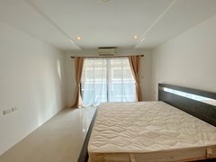 Condominium for sale Pattaya showing the bedroom and balcony 