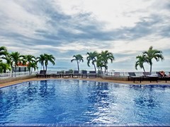 Condominium for sale Pattaya showing the communal swimming pool 