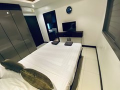 Condominium for sale Pratumnak Pattaya showing the bedroom suite 
