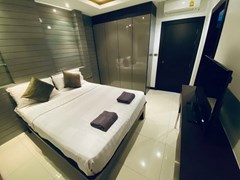 Condominium for sale Pratumnak Pattaya showing the bedroom 