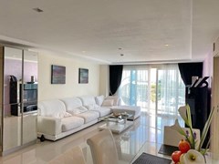Condominium for sale Pratumnak Pattaya showing the living area 