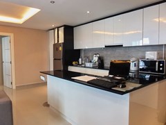 Condominium for sale East Pattaya showing the kitchen