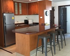 Condominium for sale Jomtien Beach showing the kitchen