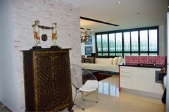Condominium for sale Jomtien showing the kitchen and living areas 