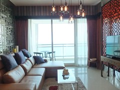 Condominium for sale Jomtien Pattaya showing the living room and balcony 