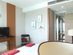 Condominium for sale Jomtien Pattaya showing the master bedroom suite 