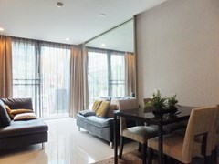 Condominium for rent Central Pattaya showing the living and dining areas 