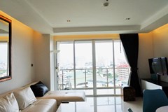 Condominium for sale Pattaya showing the living room