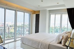 Condominium for sale Pattaya showing the master bedroom