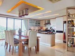 Condominium for Sale Pratumnak Hill showing the dining and kitchen areas 