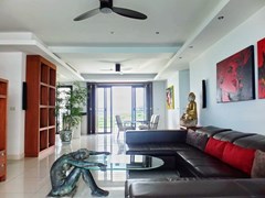 Condominium for Sale Pratumnak Hill showing the living and dining areas