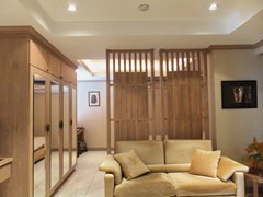 Condominium for Sale Pratumnak Hill showing the master bedroom suite 