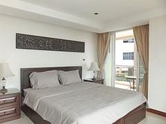 Condominium for sale Pratumnak Pattaya showing the master bedroom