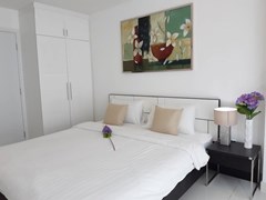 Condominium for sale Pratumnak Pattaya showing the master bedroom and built-in wardrobes 
