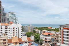 Condominium for sale The Peak Pattaya showing the balcony view