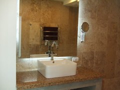 Condominium for rent Naklua showing a bathroom