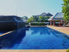 House for rent East Pattaya showing the communal swimming pool 