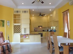 House for Rent East Pattaya showing the dining and kitchen areas 
