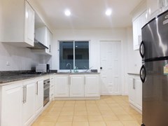 House for rent East Pattaya showing the kitchen