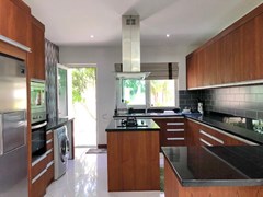 House for rent East Pattaya showing the kitchen area