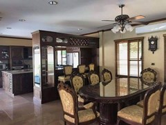House for rent Huay Yai Pattaya showing the dining and kitchen areas