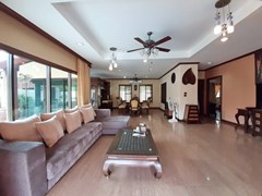 House for rent Huay Yai Pattaya showing the living and dining areas 