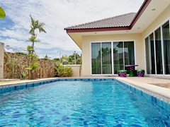 House for rent Huay Yai Pattaya showing the pool and terrace 
