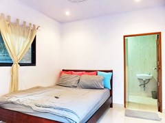 House For Rent Jomtien Park Villas Pattaya showing the guest bedroom suite 