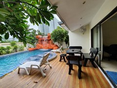 House for rent Jomtien Pattaya showing the covered terrace and pool