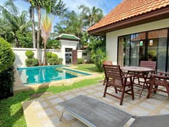 House for rent View Talay Villas Jomtien showing the terrace and pool 