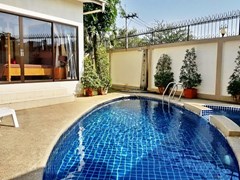 House for rent Jomtien Pattaya showing the private pool 