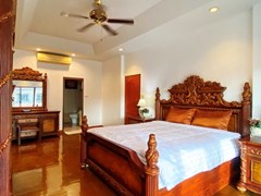 House for rent Jomtien showing the master bedroom suite 