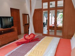 House for rent Jomtien Pattaya showing the master bedroom with built-in wardrobes