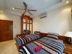 House for rent Jomtien Pattaya showing the third bedroom with built-in wardrobes 