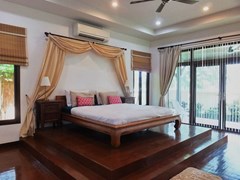 House for rent Mabprachan Pattaya showing the master bedroom 