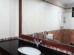 House for rent Mabprachan Pattaya showing the second bathroom