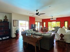 House for rent Mabprachan Pattaya showing the living room with pool view 