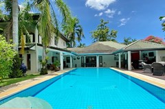 House for rent Mabprachan Pattaya showing the private swimming pool 