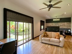 House for rent Mabprachan Pattaya showing the second bedroom with garden view 