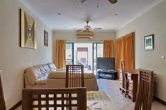 House for rent View Talay Villas Jomtien showing the dining and living areas 