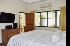House for rent View Talay Villas Jomtien showing the master bedroom 