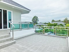 House for rent East Pattaya showing the balcony