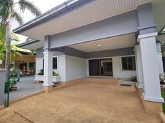 House for rent East Pattaya showing the carport 