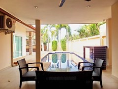 House for rent East Pattaya showing the terrace and pool 