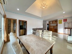 House for rent East Pattaya showing the dining area 