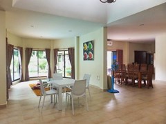 House for rent East Pattaya showing the living and dining areas