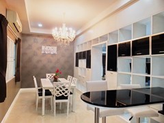 House for rent East Pattaya showing the dining area