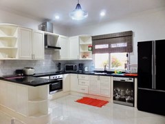 House for rent East Pattaya showing the kitchen 