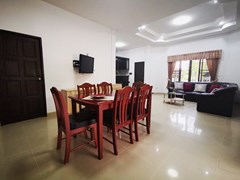 House for rent East Pattaya showing the living and dining areas 