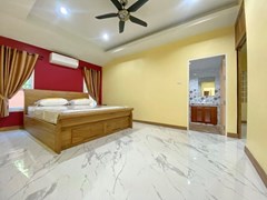 House for rent East Pattaya showing the master bedroom suite 